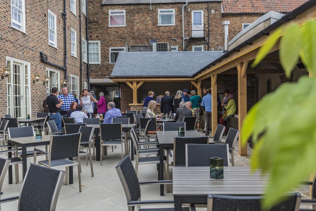 The Golden Fleece Hotel, Thirsk, North Yorkshire Exterior photo