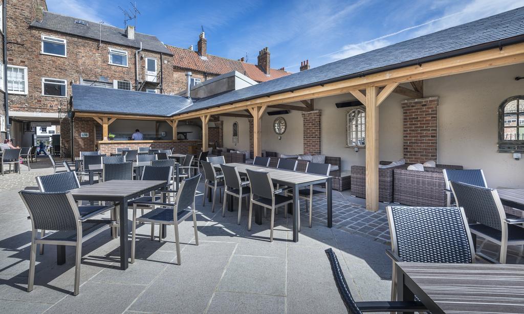 The Golden Fleece Hotel, Thirsk, North Yorkshire Exterior photo