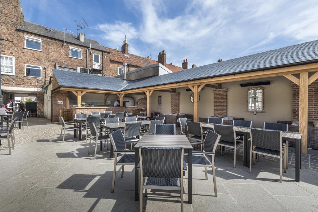 The Golden Fleece Hotel, Thirsk, North Yorkshire Exterior photo