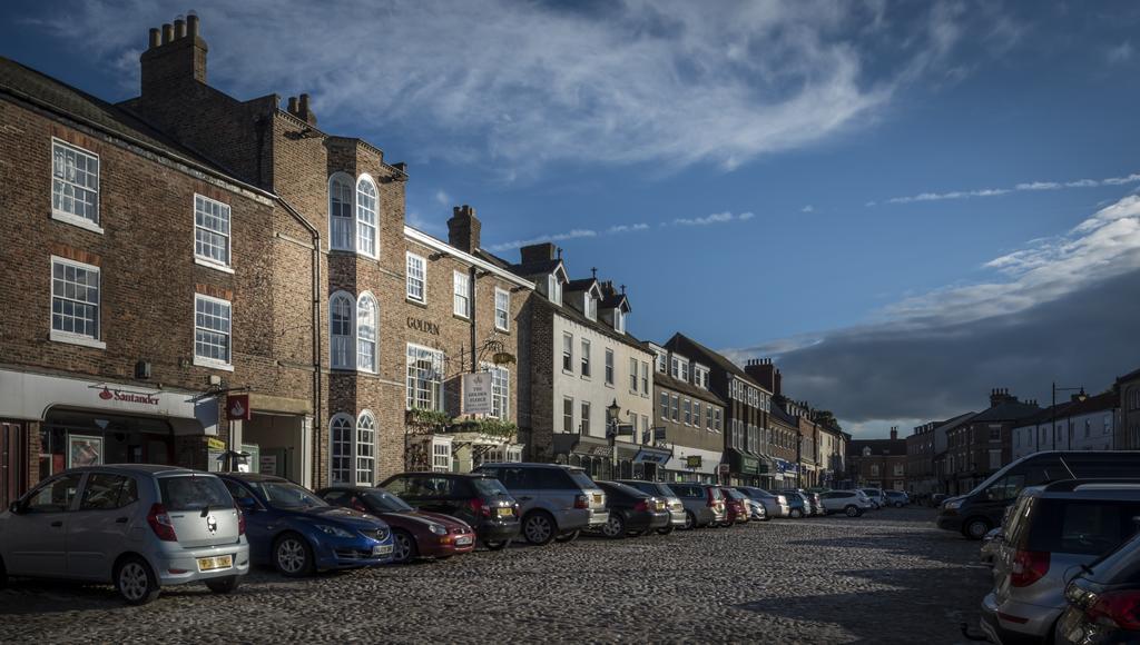 The Golden Fleece Hotel, Thirsk, North Yorkshire Exterior photo